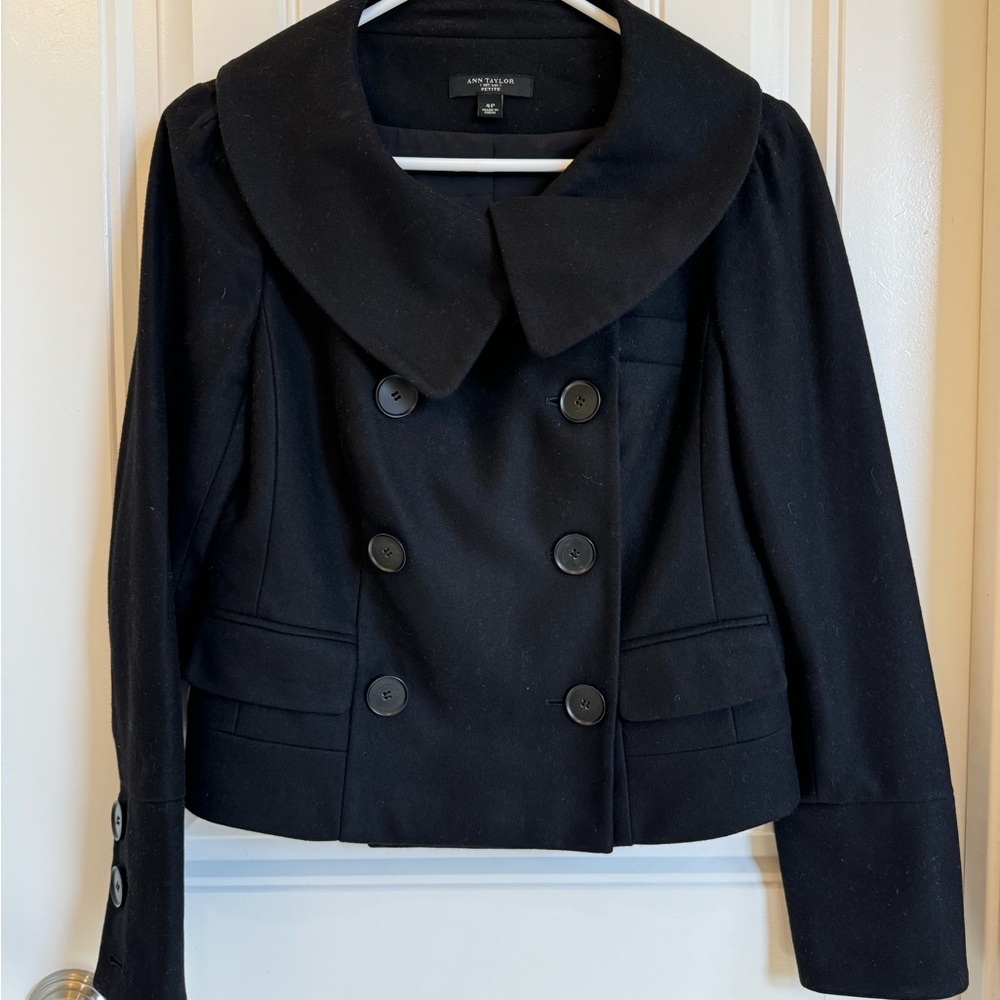 French-style black double-breasted blazer with pockets!